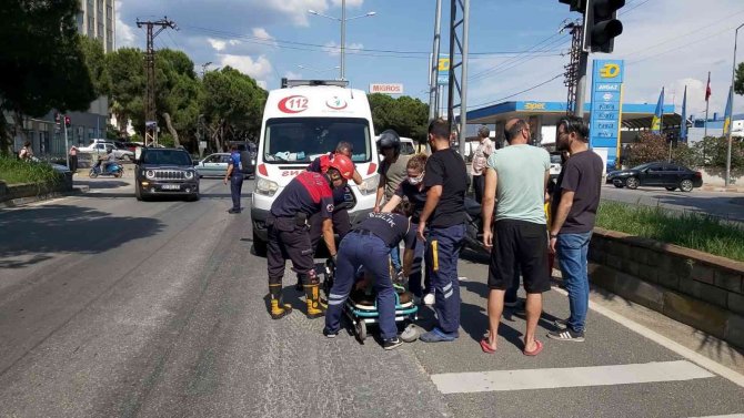 Otomobilin Çarptığı Yaşlı Kadın Ölümden Döndü