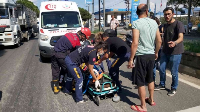 Otomobilin Çarptığı Yaşlı Kadın Ölümden Döndü
