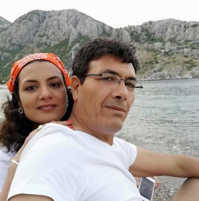 Polis Memuru Öldürdüğü Eşi Ve Oğluyla Yan Yana Toprağa Verildi