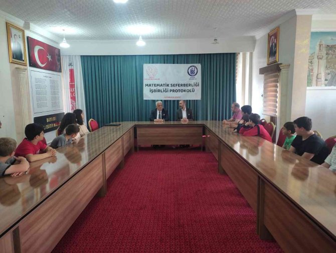 Bayburt Üniversitesi İle Bayburt İ̇l Millî Eğitim Müdürlüğü Arasında ’Matematik Seferberliği’ Protokolü İmzalandı