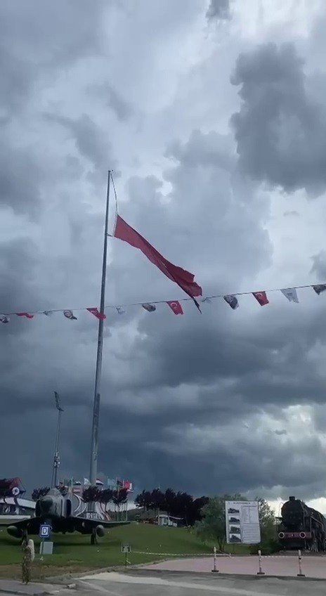 Karabük’te Sağanak Ve Dolu Yağışı Etkili Oldu