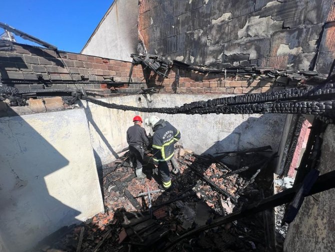 Burdur’da Çatı Katı Yangını: 1 Yaralı