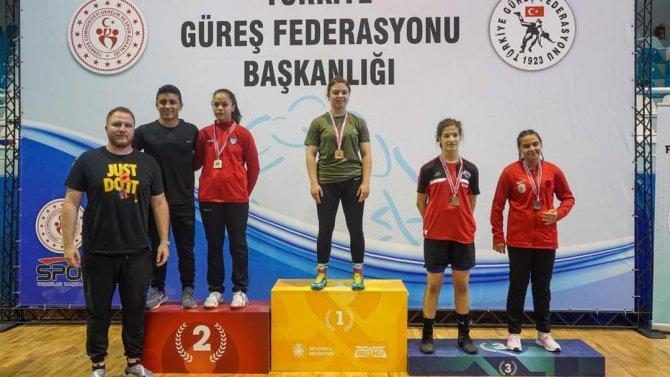 Kaşlı Güreşçiler Dereceyle Döndü