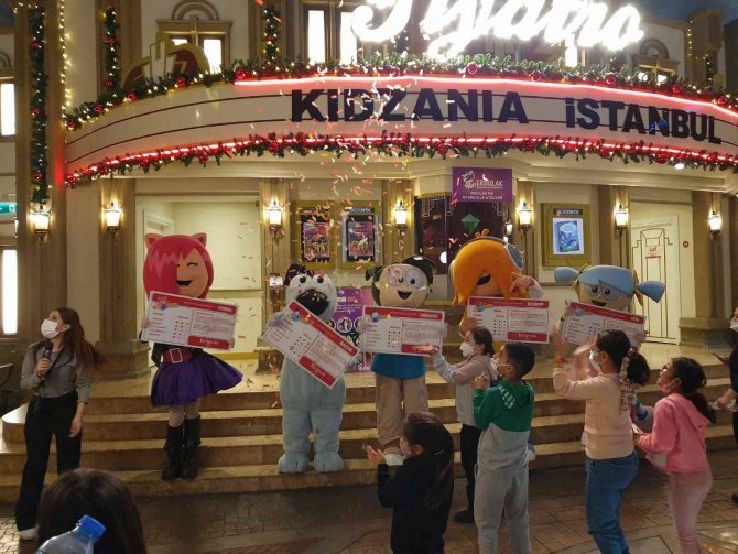 Kidzania İ̇stanbul, Karnelerle Birlikte Yazın Gelişini Ve Babalar Günü’nü Kutluyor