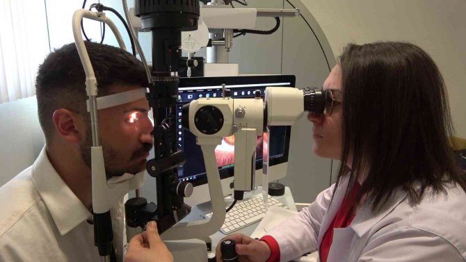 Aynı Kişideki Farklı Göz Renkleri Hastalık Değil