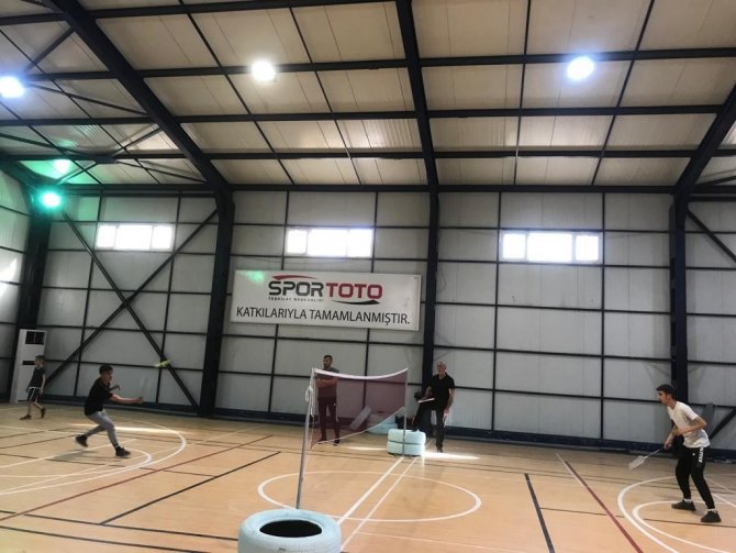 Çukurca’da Batminton Müsabakaları Yapıldı