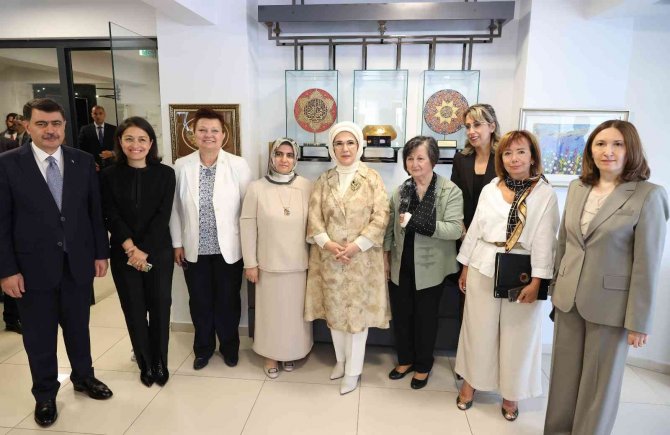 Emine Erdoğan, Tarihi Ankara Kalesi’nde Açılan "Ekolojik Sanat" Sergisini Ziyaret Etti