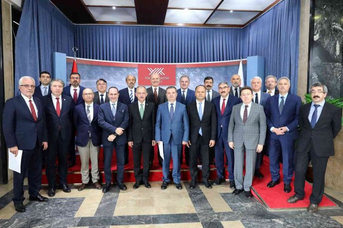 Rektör Özölçer, Mazbatasını Yök Başkanı Özvar’ın Elinden Aldı