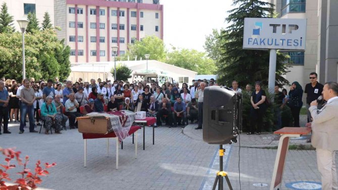 Bayan Doktor Evinde Ölü Bulundu