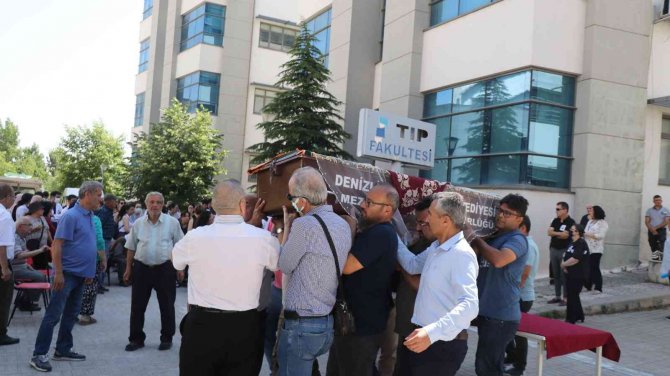 Bayan Doktor Evinde Ölü Bulundu