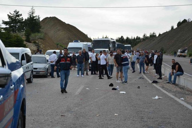 Denizli’den Antalya’ya Giden Tur Midibüsü Devrildi: 1 Ölü, 22 Yaralı