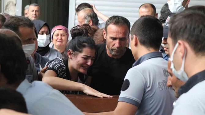 Kuyuda Cansız Bedeni Bulunan Genç Son Giydiği Kıyafetiyle Uğurlandı