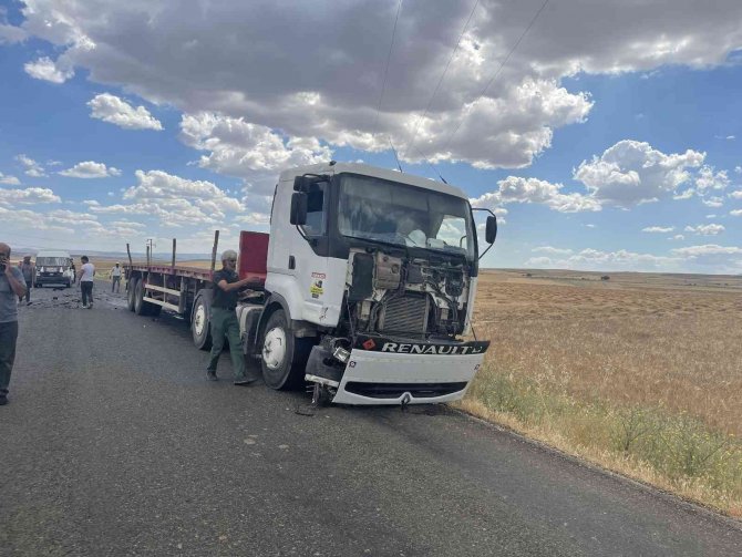 Diyarbakır’da Tır İle Otomobil Çarpıştı: 1 Yaralı