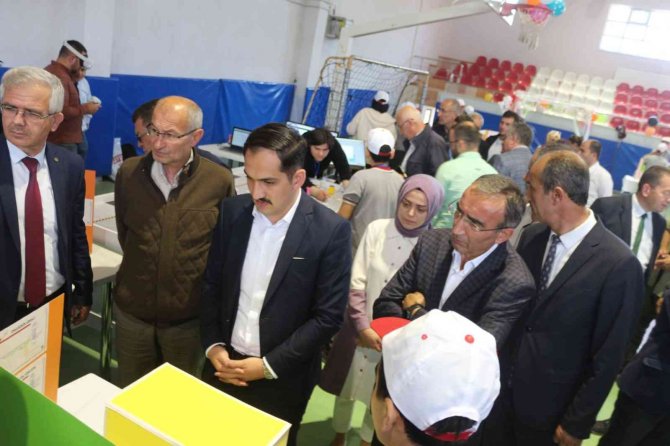 - Domaniç Ortaokulu’nda Bilim Fuarı