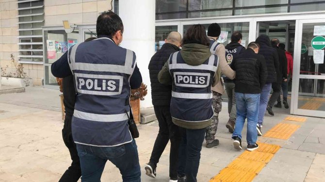 Elazığ’da 38 Yıl 8 Ay Kesinleşmiş Hapis Cezası Bulunan 7 Şüpheli Tutuklandı