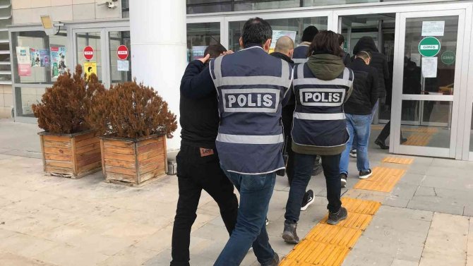 Elazığ’da 38 Yıl 8 Ay Kesinleşmiş Hapis Cezası Bulunan 7 Şüpheli Tutuklandı