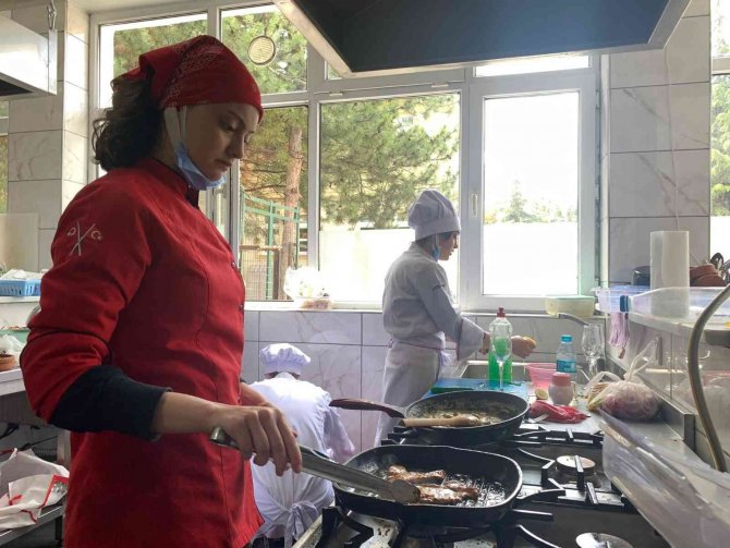 Genç Aşçılar Bu Sefer Mezun Olmak İçin Ter Döktü