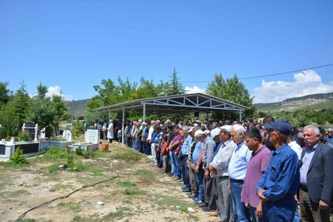 Kalp Krizi Sonucu Hayatını Kaybeden Muhtar Toprağa Verildi