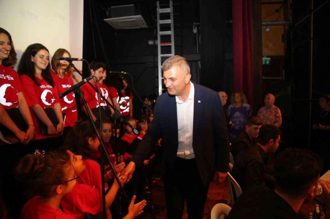 Çocuk Korusu Büyük Alkış Aldı
