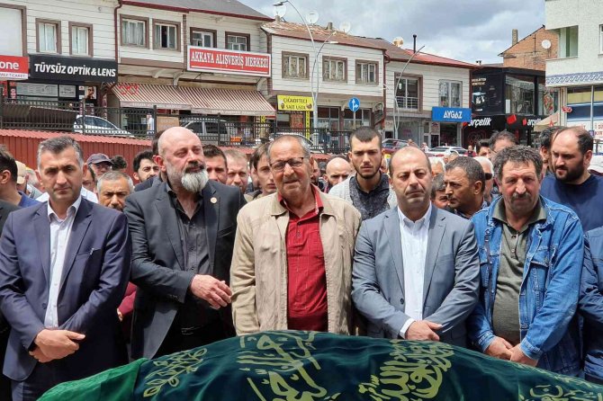 Genç Avukat Gözyaşları İçinde Son Yolculuğuna Uğurlandı