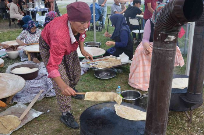 Okul İçin Veliler Yaptıkları Yemeklerle Kampanya Düzenledi