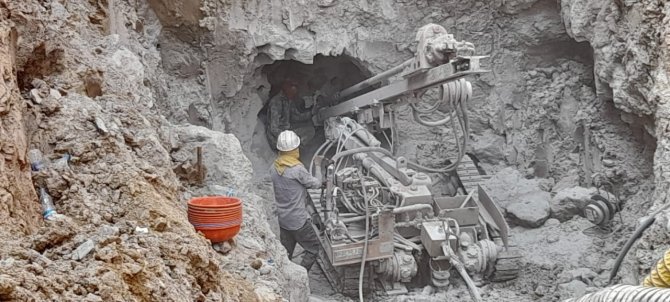 Hindistan’da Kuyuya Düşen Çocuk 104 Saat Sonra Kurtarıldı