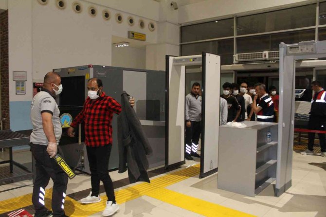Iğdır’da 103 Afgan Uyruklu Düzensiz Göçmen Sınır Dışı Edildi