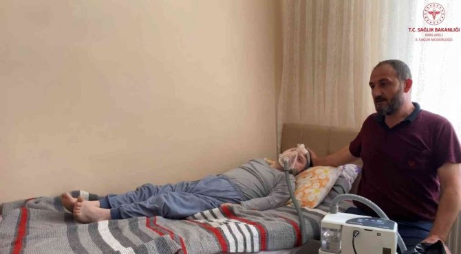 Yatağa Bağımlı Olarak Yaşayan Down Sendromlu Hastanın Yardımına Sağlık Teşkilatı Yetişti