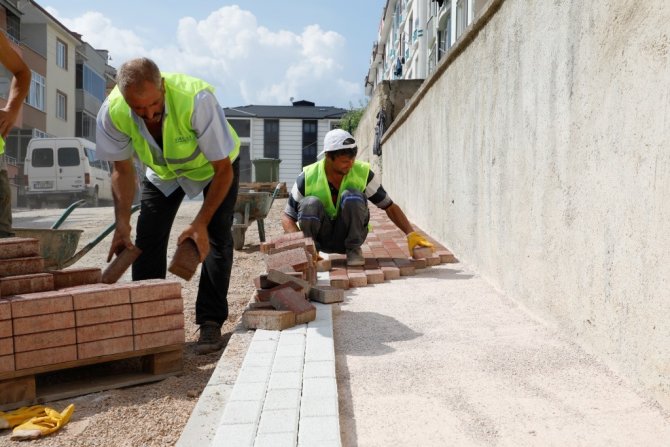 İ̇negöl’de 21 Sokakta Kaldırımlar Yenilendi