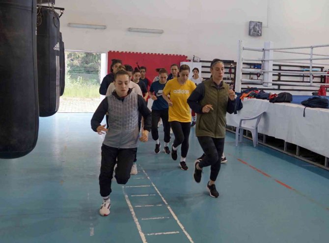 Kadın Boks Milli Takımı, Akdeniz Oyunları’na Hazırlanıyor