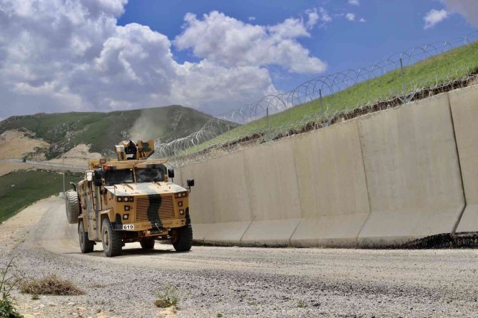 Kamera Ve Sismik Sensörlerle Denetlenen İ̇ran Sınırında Kuş Uçurtulmuyor