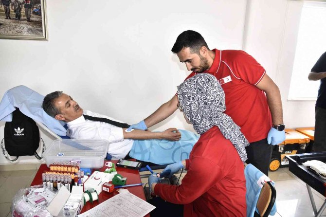 Vali Akkoyun, Kan Bağışında Bulundu