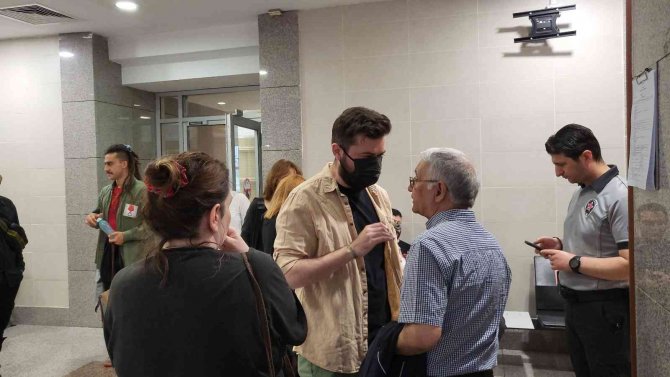Türk Bayrağındaki Hilale Asılmış İnsan Silueti Çizen Sanığa Hapis Cezası