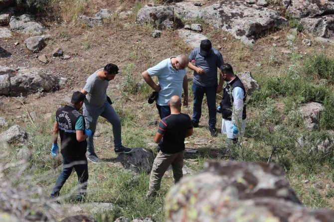 Kayseri’de Şok Olay: Şüphelinin İtiraf Ettiği Vadide Onlarca Kemik Bulundu