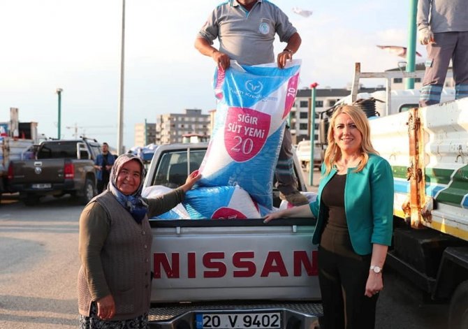 Merkezefendi Belediyesinden Süt Üreticilerine Yem Desteği