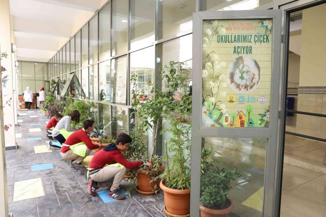 Konya Büyükşehir Ve İ̇l Milli Eğitim İ̇şbirliğinde Okullar Çiçek Açtı