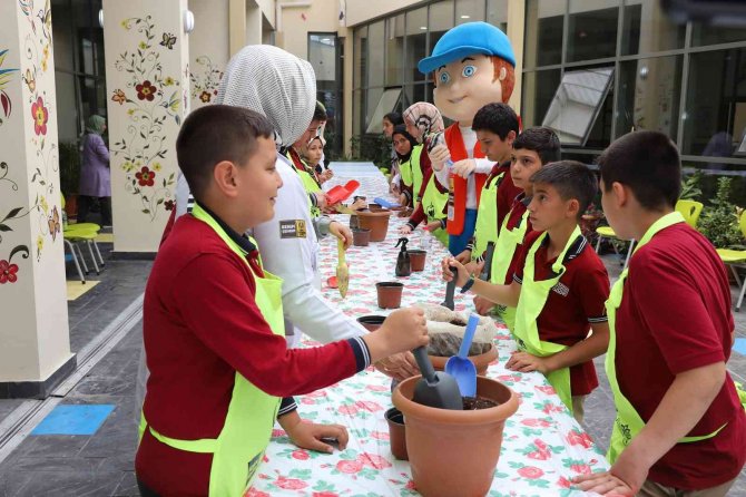 Konya Büyükşehir Ve İ̇l Milli Eğitim İ̇şbirliğinde Okullar Çiçek Açtı