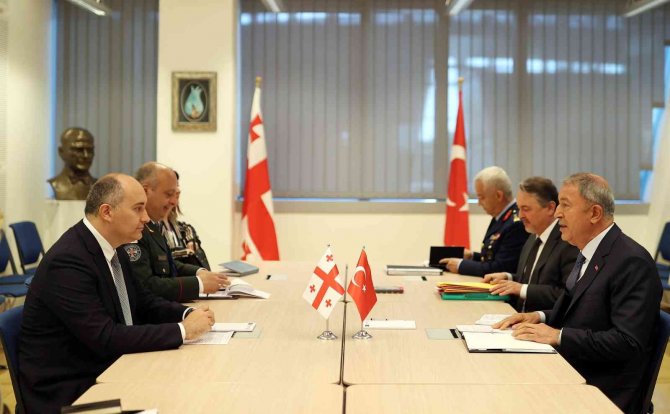 Bakan Akar, Gürcistan Savunma Bakanı Burculadze İle Görüştü
