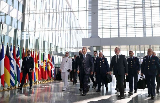Milli Savunma Bakanı Akar, Nato Karargahı’nda