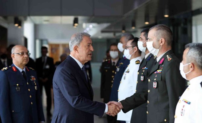 Milli Savunma Bakanı Akar, Nato Karargahı’nda