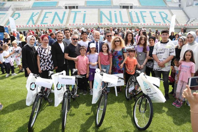 Nilüfer’de En Çalışkan Öğrencilere Bisiklet Armağanı