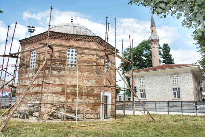 Osmanlı’nın İlk Başkenti Yenişehir’de Tarihi Eserlerin Etrafı Açılıyor