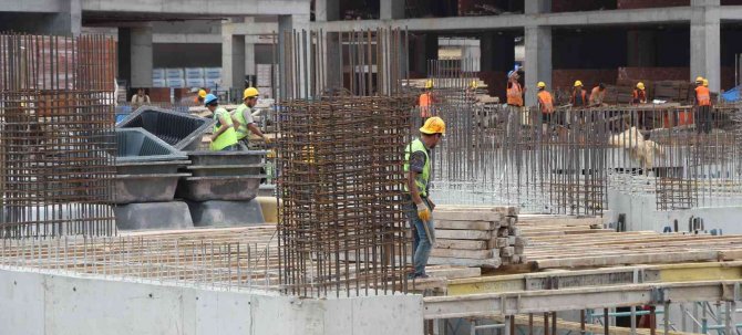 Rize Şehir Merkezindeki Kentsel Dönüşüm Çalışmaları Hız Kesmeden Sürüyor