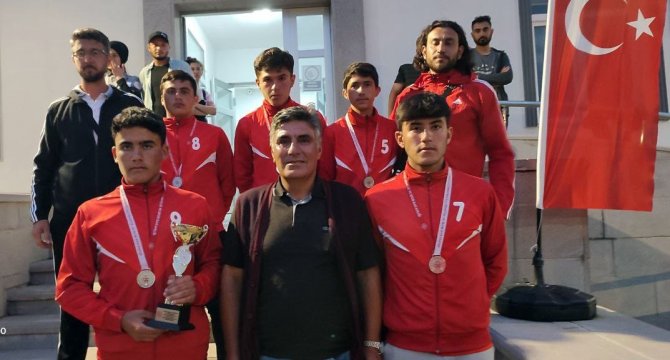 Şampiyonadan Türkiye Derecesiyle Dönen Öğrenciler Coşkuyla Karşılandı