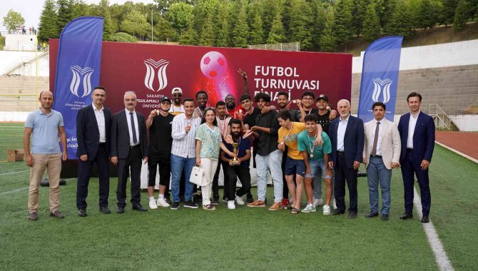 Subü Futbol Turnuvası Tamamlandı: Dereceye Giren Takımlar Kupalarını Kaldırdı