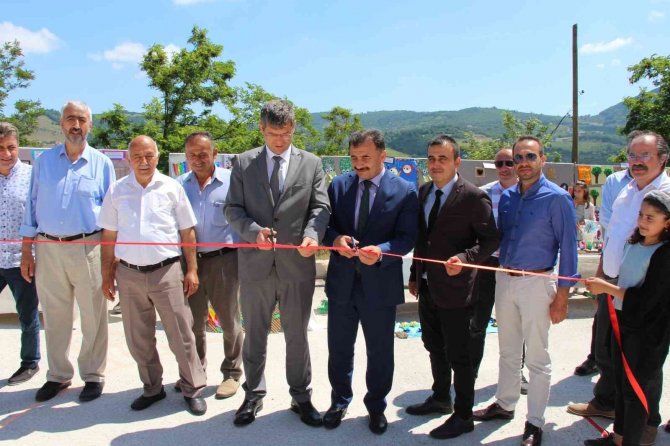 Kırsal Mahallede Resim Sergisi