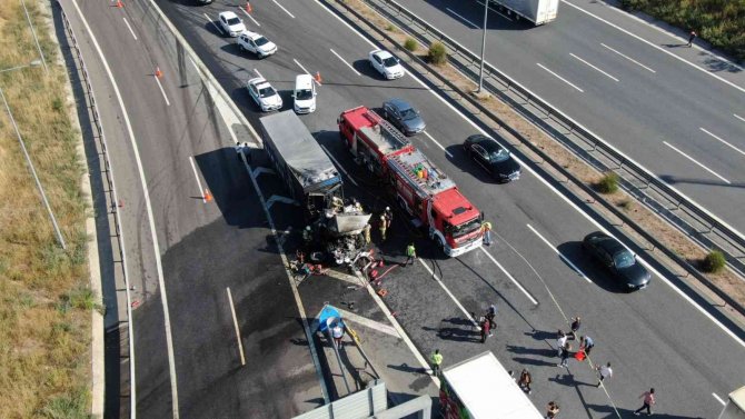Sancaktepe’de İki Tır Çarpıştı, Tırlardan Biri Alev Aldı: 1 Ölü