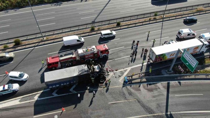 Sancaktepe’de İki Tır Çarpıştı, Tırlardan Biri Alev Aldı: 1 Ölü