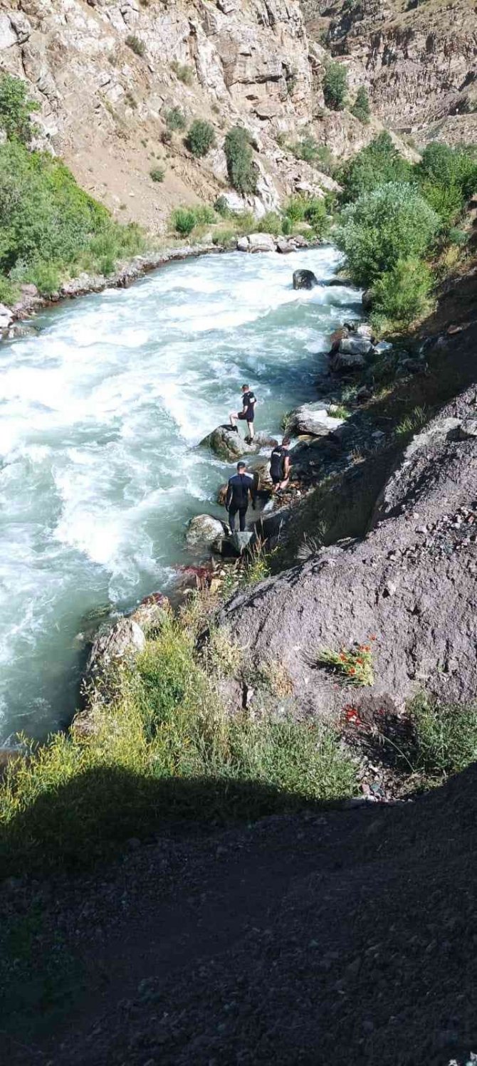 Çayda Akıntıya Kapılan Sağlıkçıyı Arama Çalışmaları Beşinci Gününde