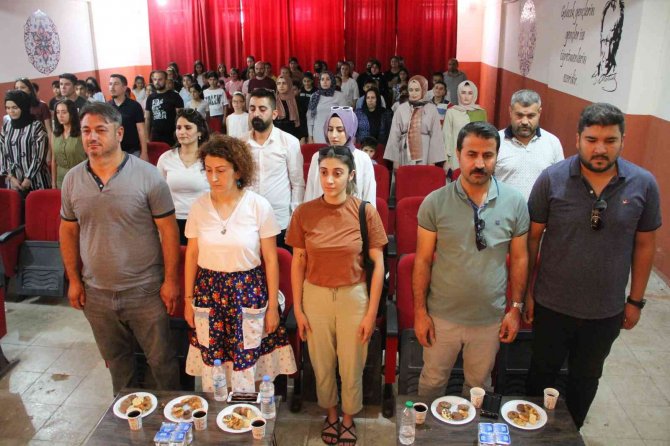 Silopi’de Öğrencilerin Şiir Dinletisi Takdir Topladı